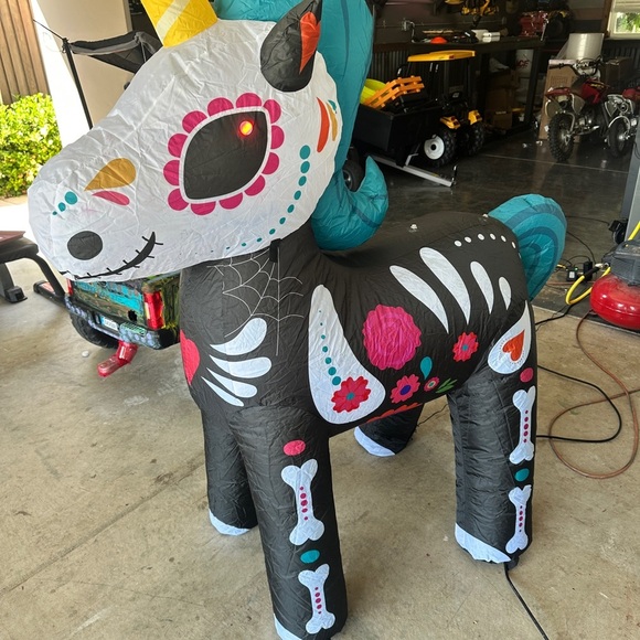 Halloween inflatables, skeleton, unicorn, skeleton cat, easy uo,6 feet  EUC - Picture 4 of 10